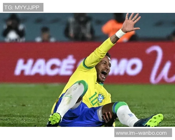 内马尔出席巴西扑克系列赛活动分享生活乐趣照片尽情享受人生